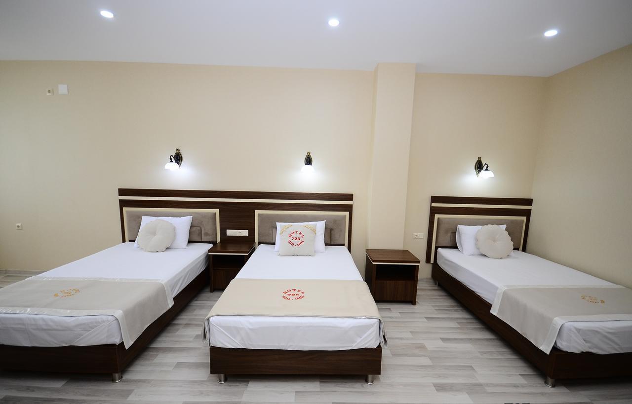 Hotel 725 B Batumi Room photo